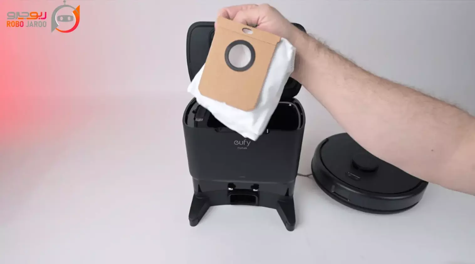 تمیز کردن جارو رباتیک